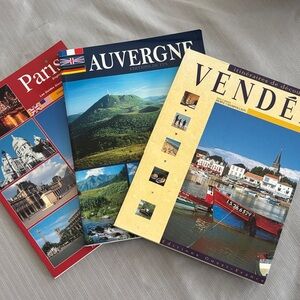 Colorful Travel Guide Set